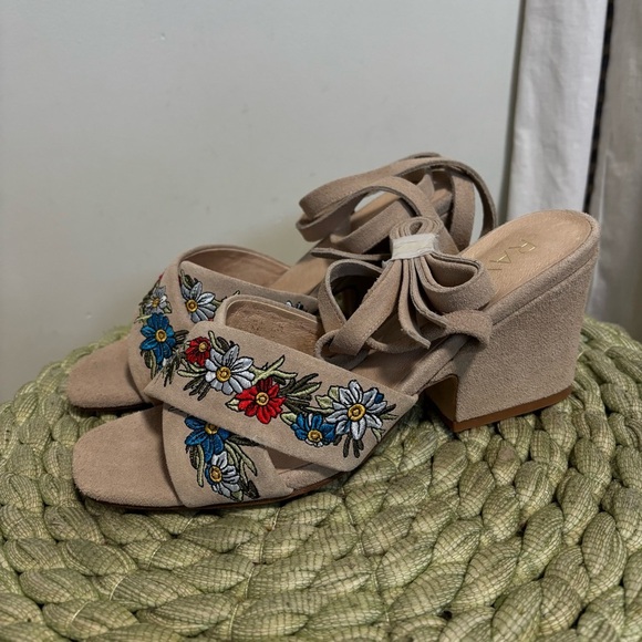 Anthropologie Raye Tan Suede Embroidered Floral Lace Up Heeled Sandals NWOB - Picture 12 of 14